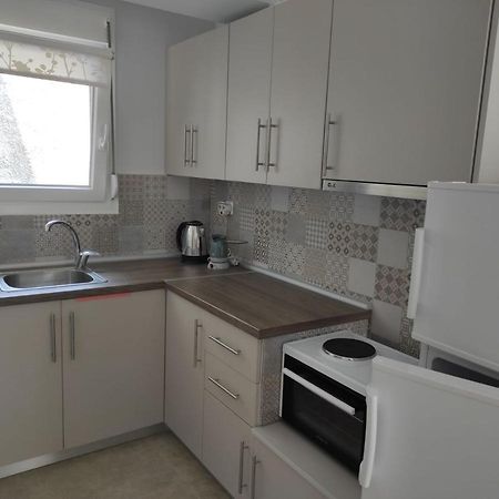 Blue Beach Apartments Ofrinion Bagian luar foto