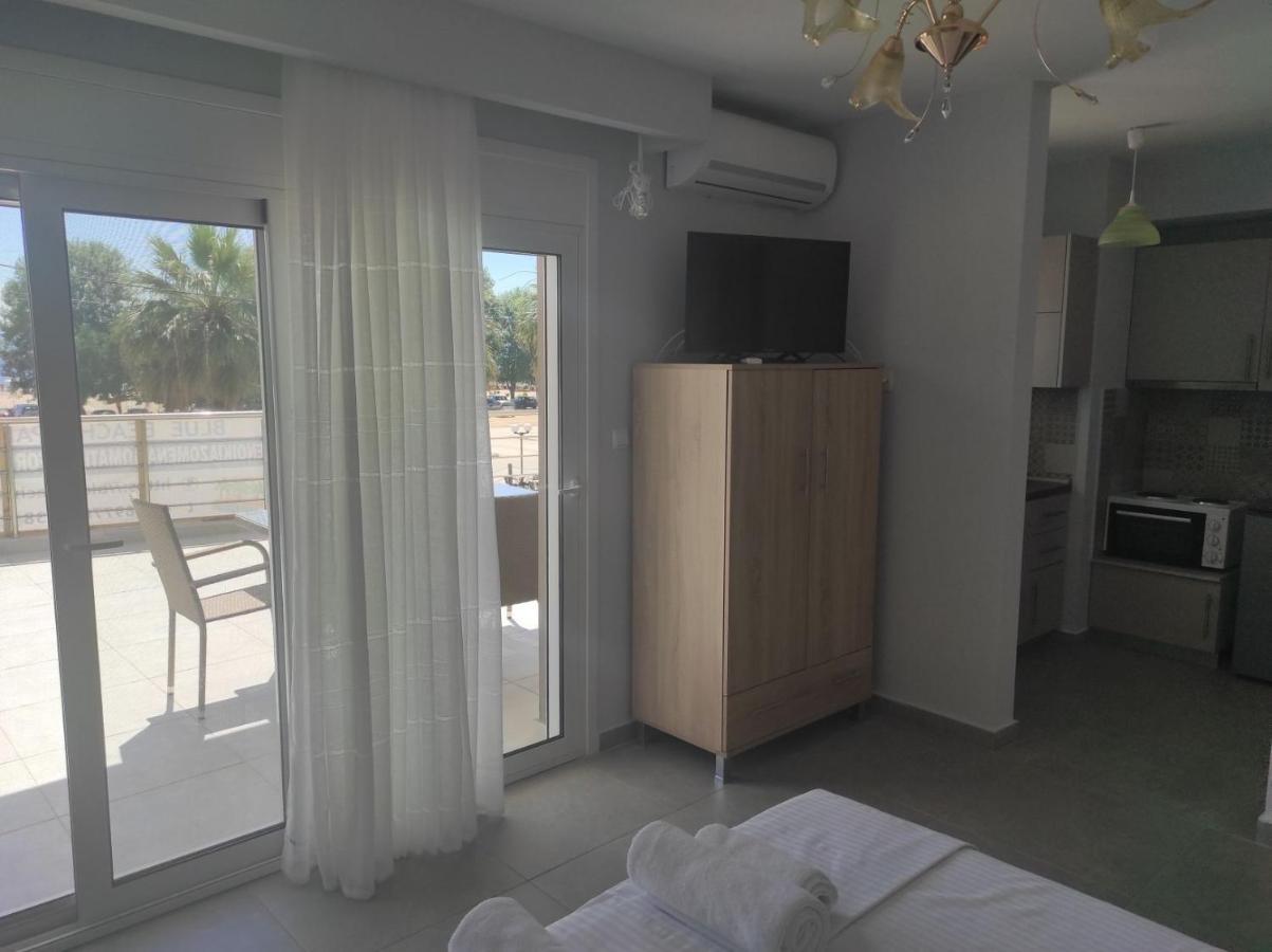 Blue Beach Apartments Ofrinion Bagian luar foto