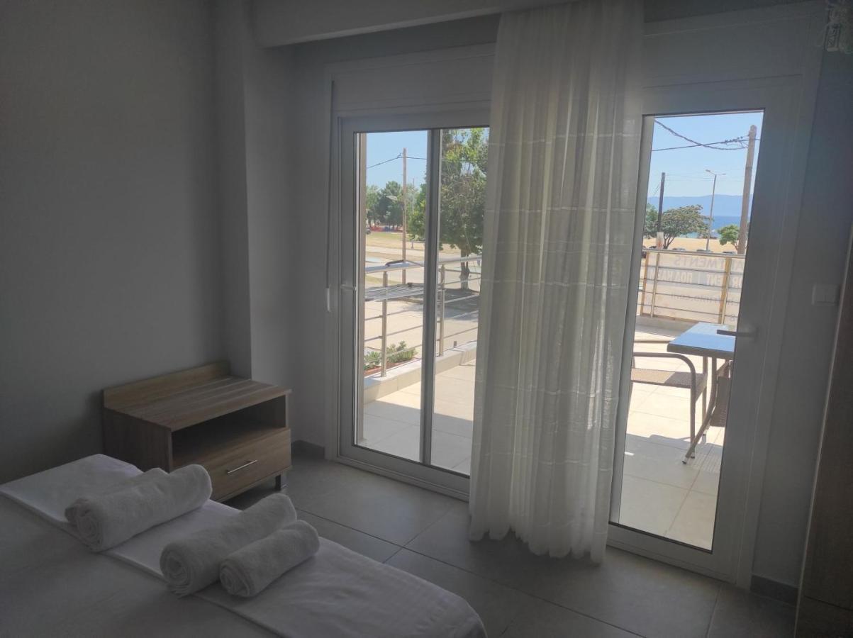 Blue Beach Apartments Ofrinion Bagian luar foto