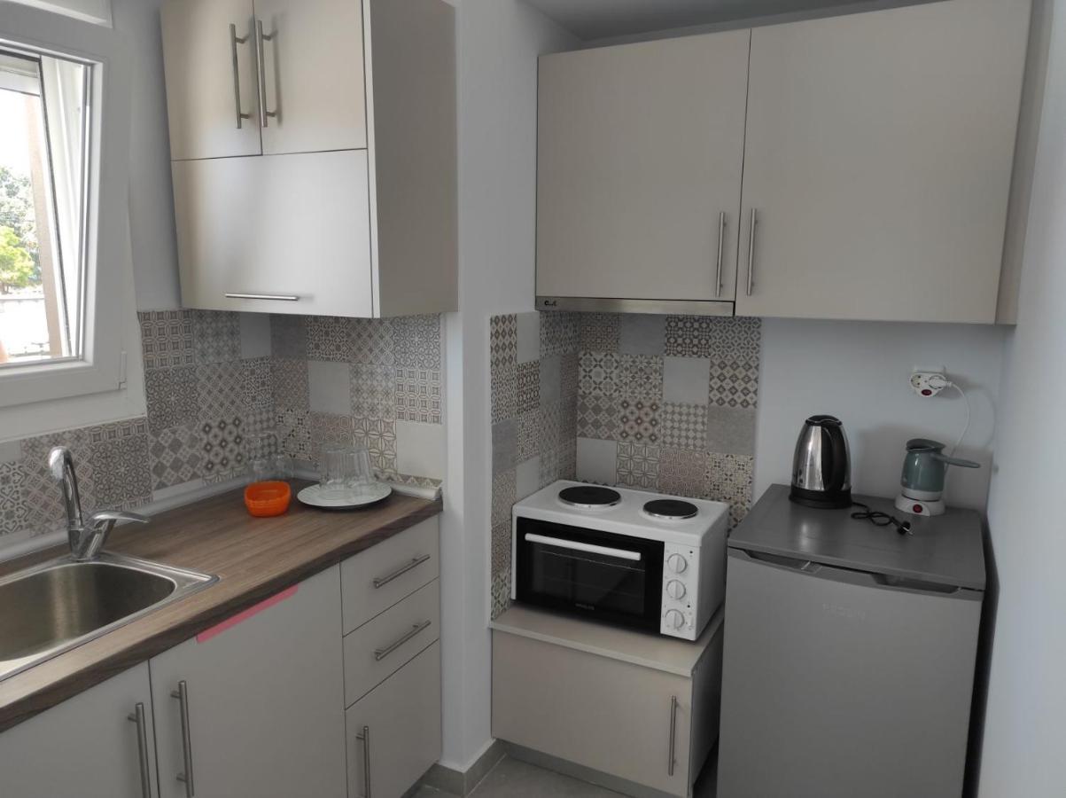Blue Beach Apartments Ofrinion Bagian luar foto