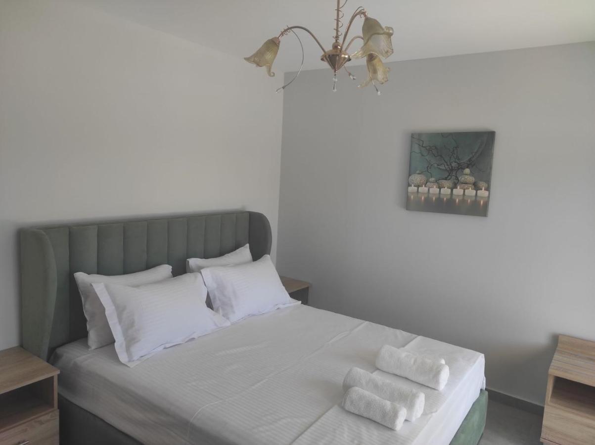 Blue Beach Apartments Ofrinion Bagian luar foto
