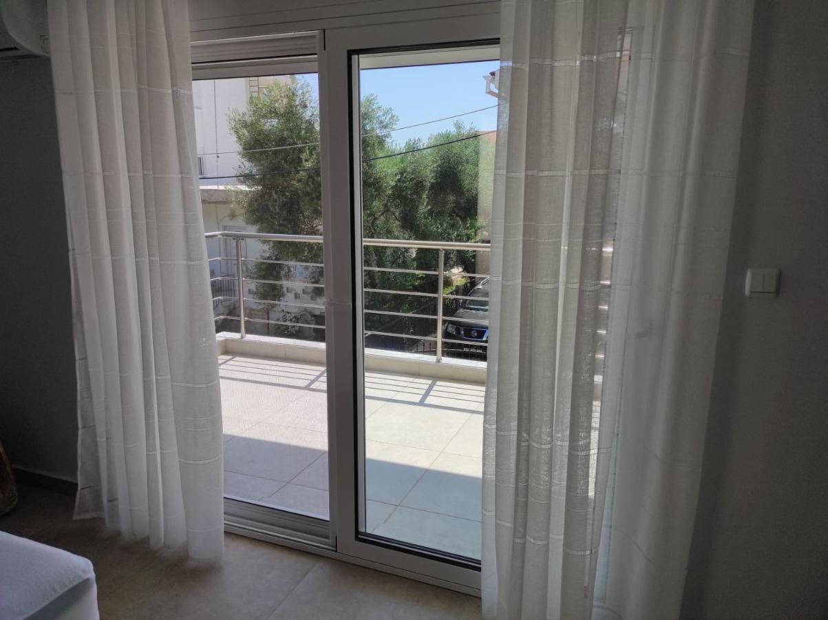 Blue Beach Apartments Ofrinion Bagian luar foto
