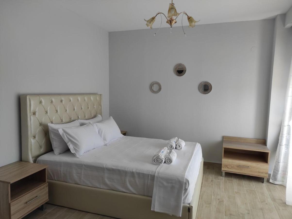 Blue Beach Apartments Ofrinion Bagian luar foto