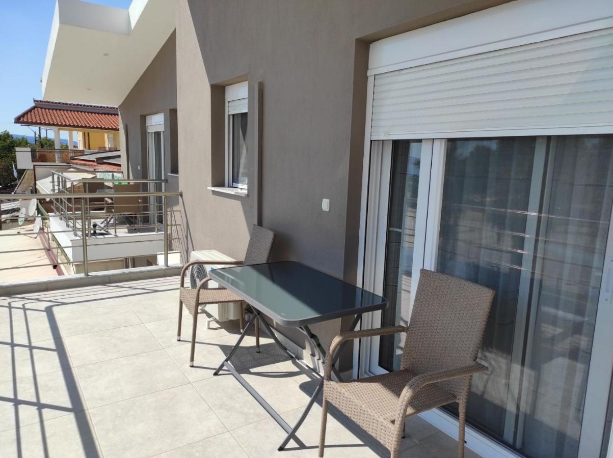 Blue Beach Apartments Ofrinion Bagian luar foto