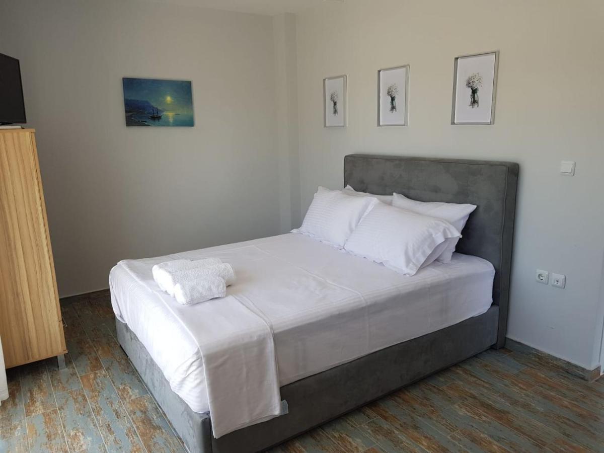 Blue Beach Apartments Ofrinion Bagian luar foto