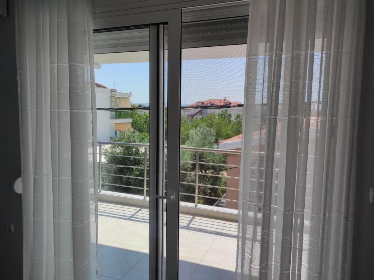 Blue Beach Apartments Ofrinion Bagian luar foto