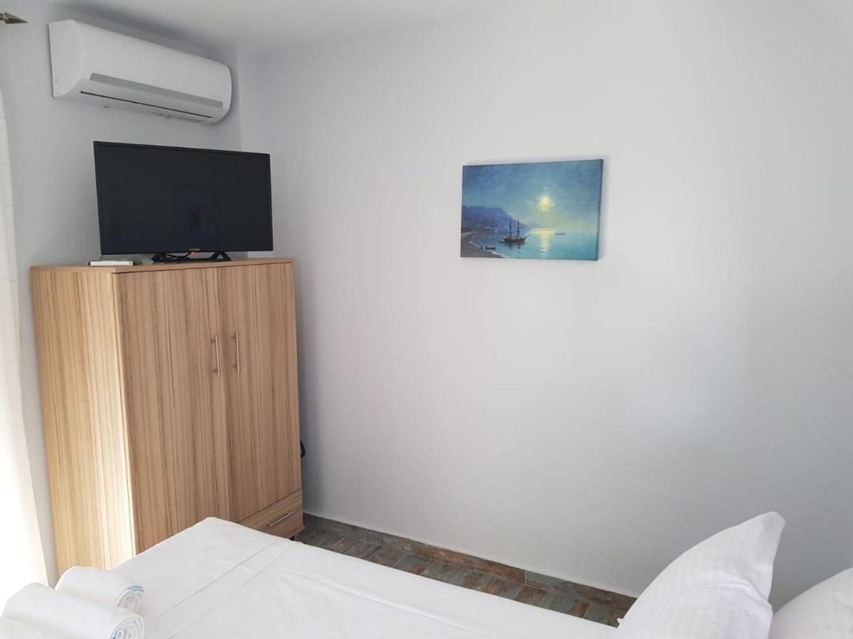 Blue Beach Apartments Ofrinion Bagian luar foto